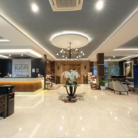 Narita Classic Hotel Surabaya Eksteriør billede