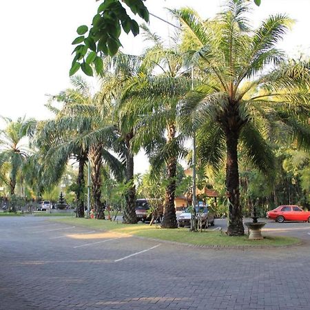 Narita Classic Hotel Surabaya Eksteriør billede