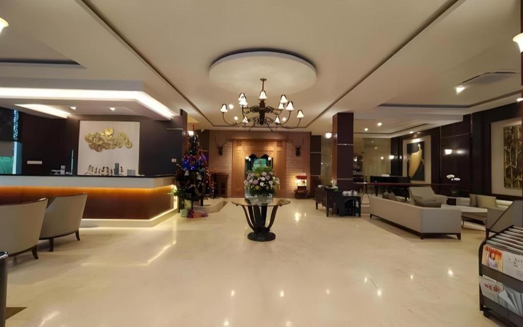 Narita Classic Hotel Surabaya Eksteriør billede