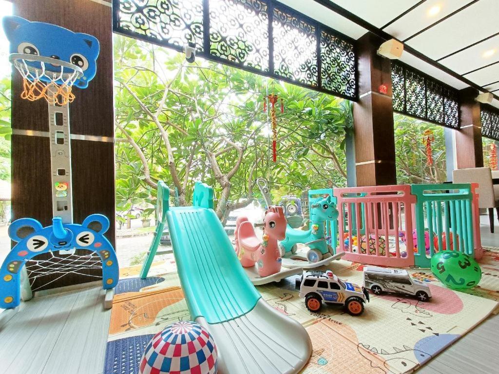 Narita Classic Hotel Surabaya Eksteriør billede