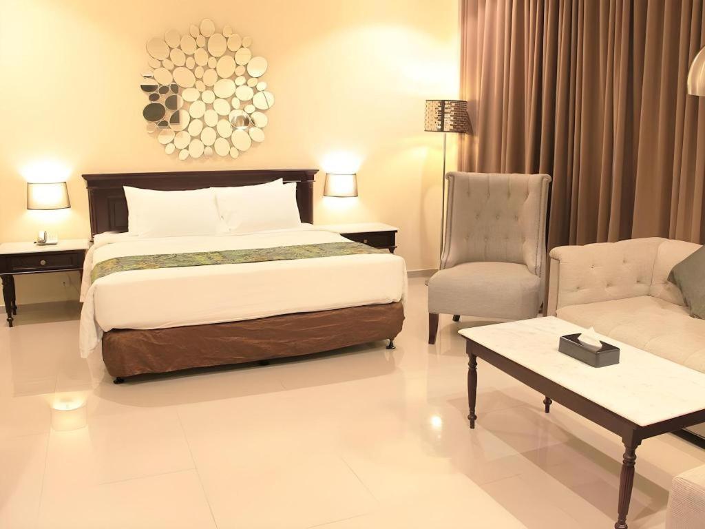 Narita Classic Hotel Surabaya Eksteriør billede