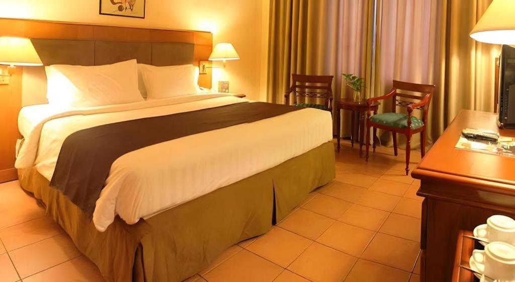 Narita Classic Hotel Surabaya Eksteriør billede